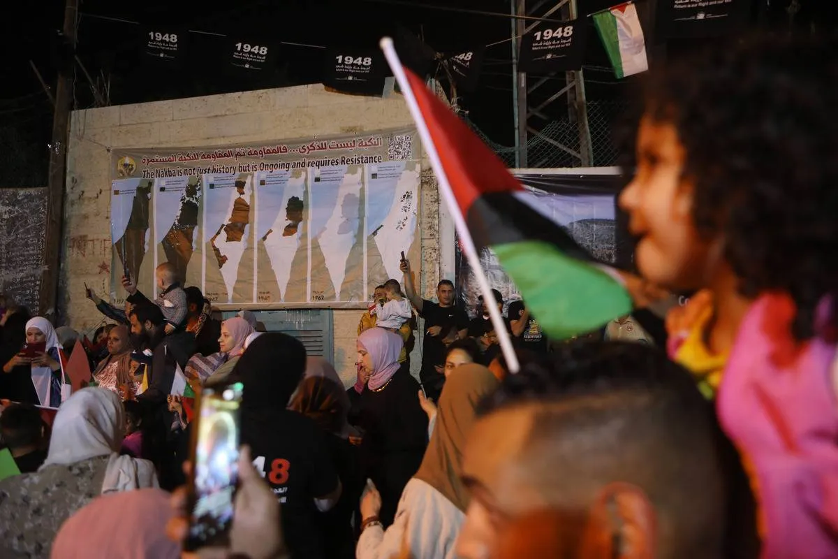 Palestinos protestam no 75° aniversário da Nakba – ou “catástrofe”, como os árabes nativos descrevem a criação do Estado de Israel mediante limpeza étnica, em 15 de maio de 1948 – em Belém, na Cisjordânia ocupada, em 14 de maio de 2023 [Wisam Hashlamoun/Agência Anadolu]