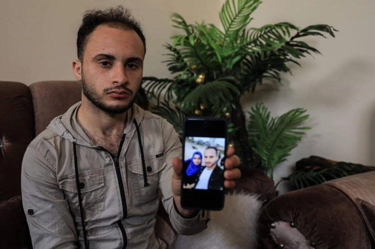 Mohammad Saed, palestino de Gaza, em luto por sua noiva, Dania Adas, morta pelos recentes bombardeios de Israel [PALM Strategic/Twitter]
