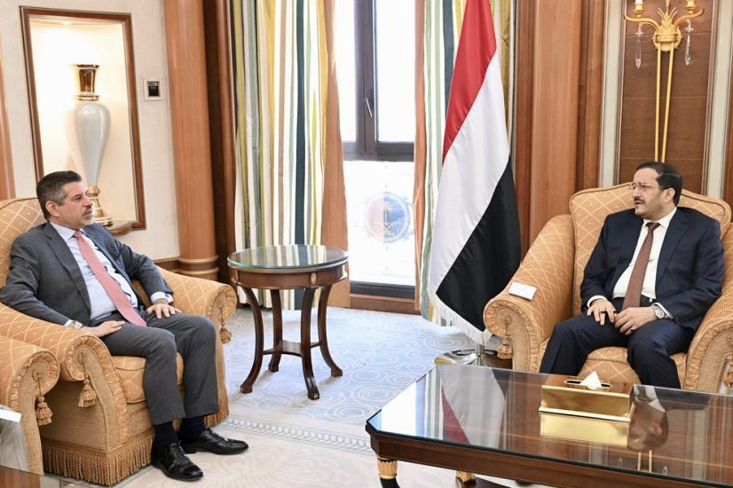 Othman Majali (à direita), membro do Conselho Presidencial do Iêmen, e Steven Fagin, embaixador dos EUA no país [@South24E/Twitter]
