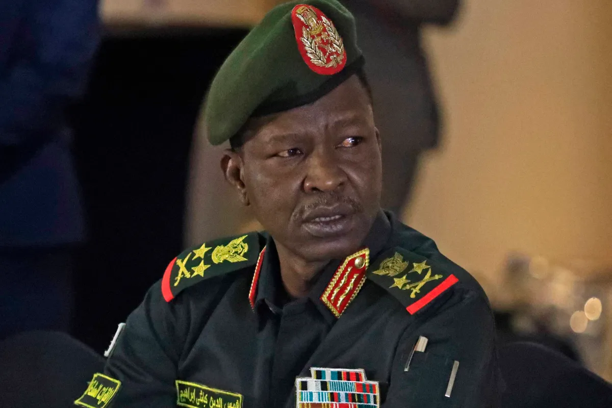 Membro do conselho soberano do Sudão Shams al-Din Kabashi participa de uma reunião de representantes do mecanismo tripartite na capital sudanesa, Cartum, em 8 de junho de 2022. (Ashraf Shazly/ AFP) 
