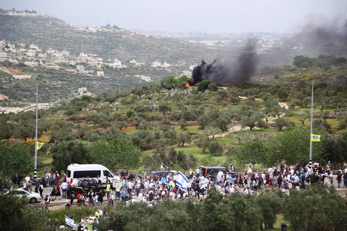 Marcha colonial na Cisjordânia ocupada, em 10 de abril de 2023 [Enes Canli/Agência Anadolu]

