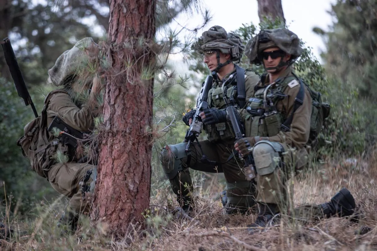 Soldados israelenses participam de exercícios militares na floresta na cidade de Kafr Qara, em Haifa, Israel, em 05 de junho de 2023. [Mostafa Alkharouf - Agência Anadolu]
