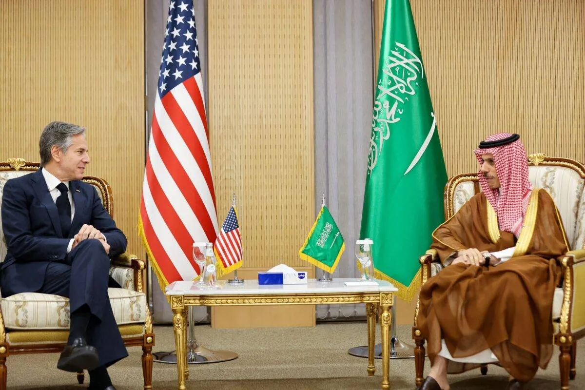 Secretário de Estado dos Estados Unidos, Antony Blinken, se encontra com Ministro de Relações Exteriores da Arábia Saudita, Faisal bin Farhan, em Riad, 7 de junho de 2023 [Ahmed Yosri/AFP via Getty Image]
