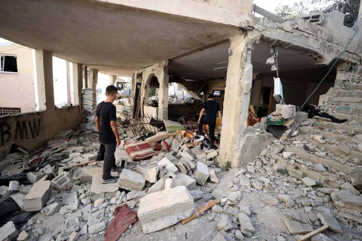 A destruição de uma casa causada pelos ataques das forças israelenses é vista em Jenin, Cisjordânia, em 4 de julho de 2023 [Issam Rimawi/Agência Anadolu]
