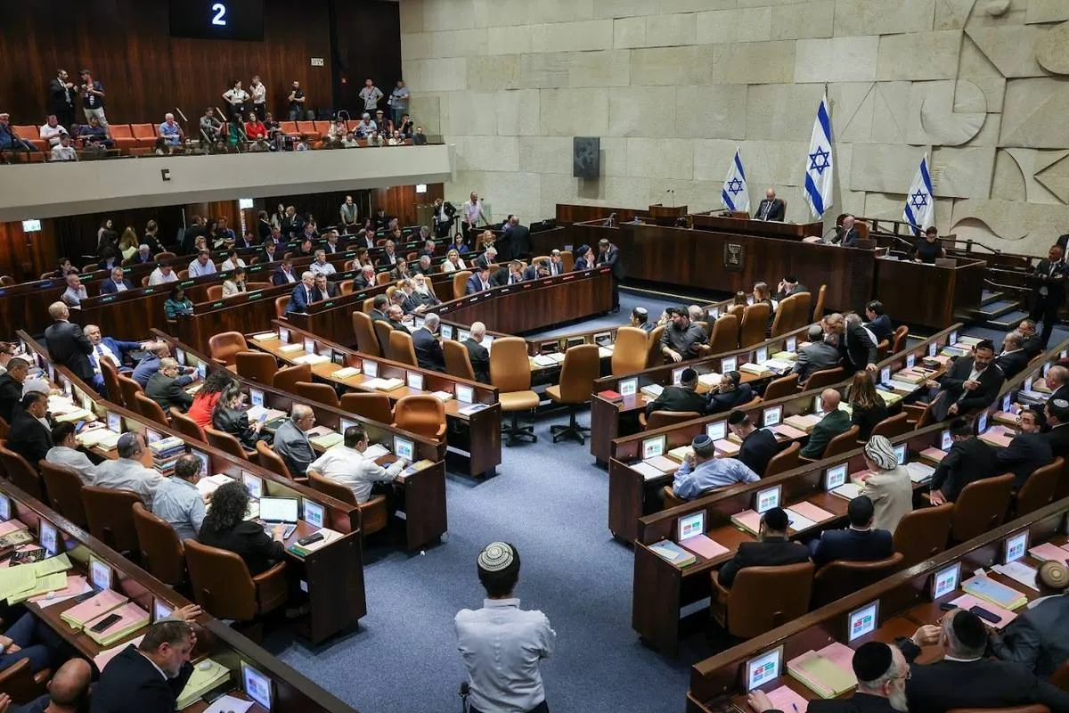 Parlamento israelense (Knesset) aprova primeira etapa da reforma judicial do governo, em Jerusalém ocupada, em 24 de julho de 2023 [Noam Moskowitz/Agência Anadolu]

