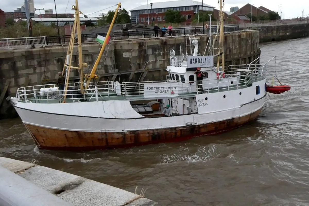 Barco Handala, cujo objetivo é romper o cerco militar israelense à Faixa de Gaza, no porto de Bristol, em 10 de julho de 2023 [@GazaFFlotilla/Twitter]
