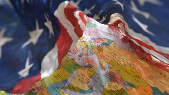 Imagem alusiva a política externa dos EUA para o Oriente Médio ilustrou uma conferência temática do Baker Institute em 2022 [Foto ilustração/Barker Institute]