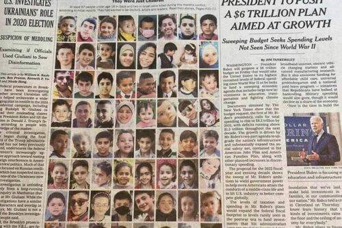 NYT exibe as fotos de mais de 60 crianças assassinadas em Gaza pelo Estado de Israel., com o título “Eram só crianças”, também está no site do jornal. Em 29 de maio de 2021. [Capa do NYT, foto nas redes sociais]