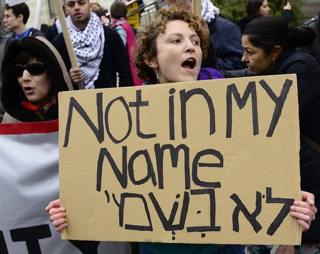 Não em meu nome.  ewish Voice for Peace  (JVP) [Stephen Melkisethian via Flickr]

