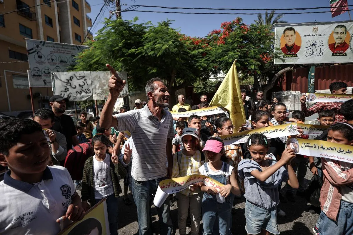 Protesto em apoio aos prisioneiros palestinos nas cadeias de Israel, na Cidade de Gaza, em 19 de junho de 2023 [Ali Jadallah/Agência Anadolu]
