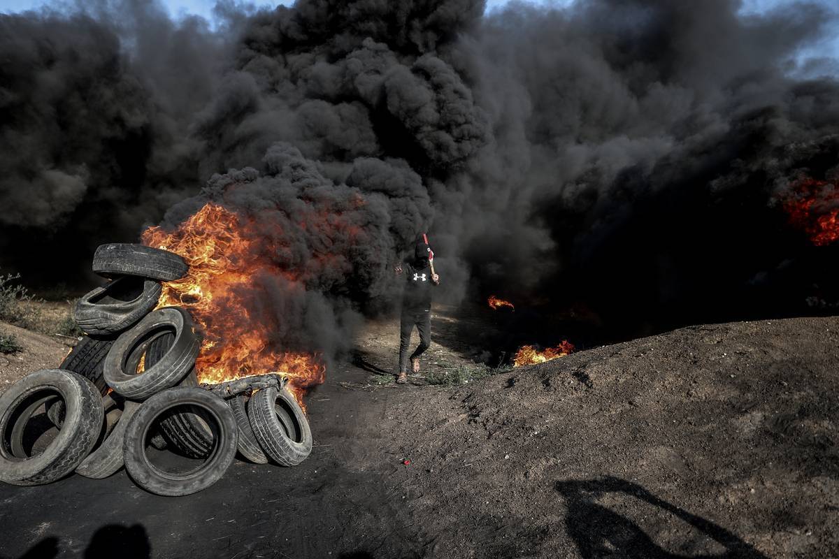 Protesto contra o assassinato de palestinos por forças israelenses na Faixa de Gaza, em 19 de junho de 2023 [Ali Jadallah/Agência Anadolu]
