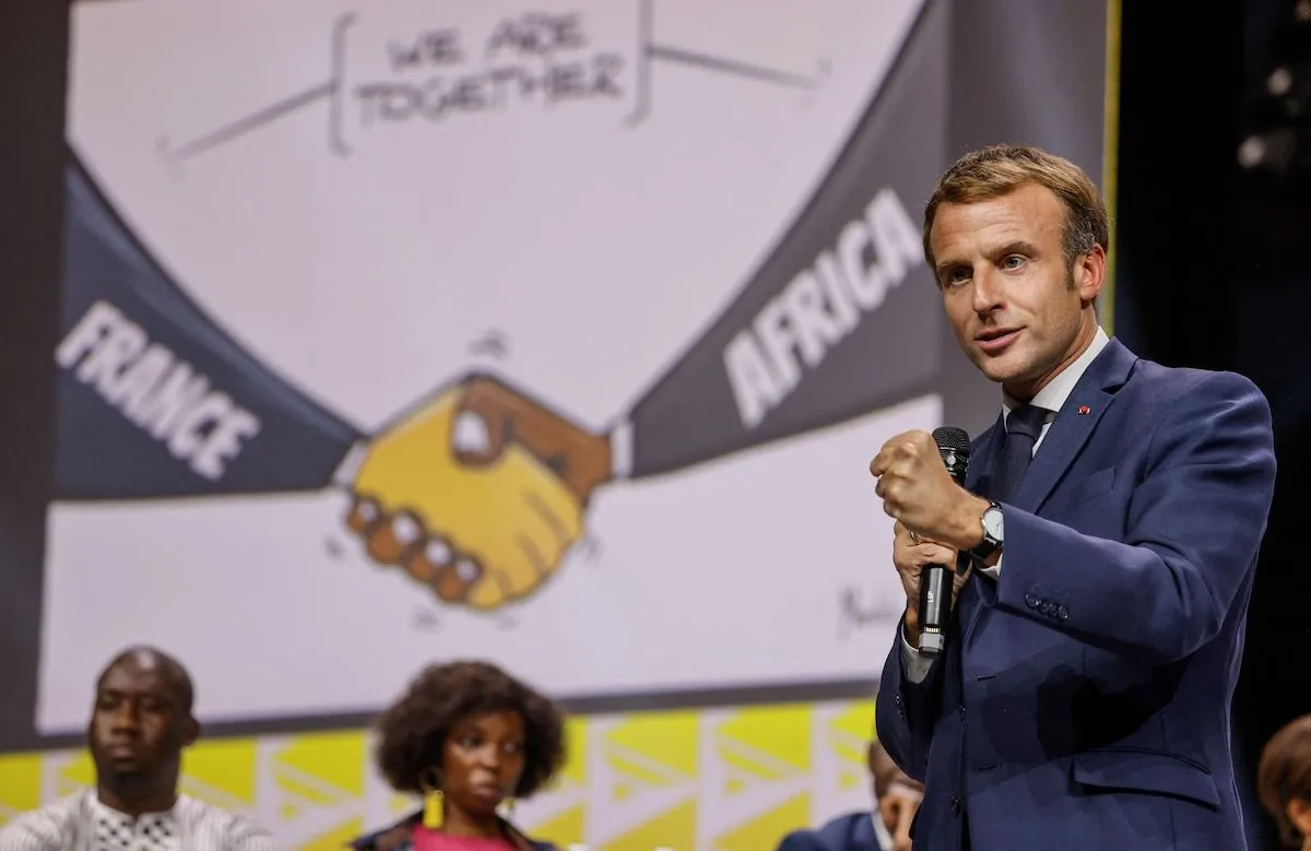 O presidente francês Emmanuel Macron fala durante a sessão plenária da Cúpula "África-França" em Montpellier, sul da França, em 8 de outubro de 2021. [LUDOVIC MARIN/AFP via Getty Images]
