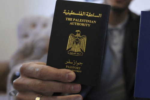 Passaporte palestino em Gaza, 22 de março de 2022 [Said Khatib/AFP via Getty Images]
