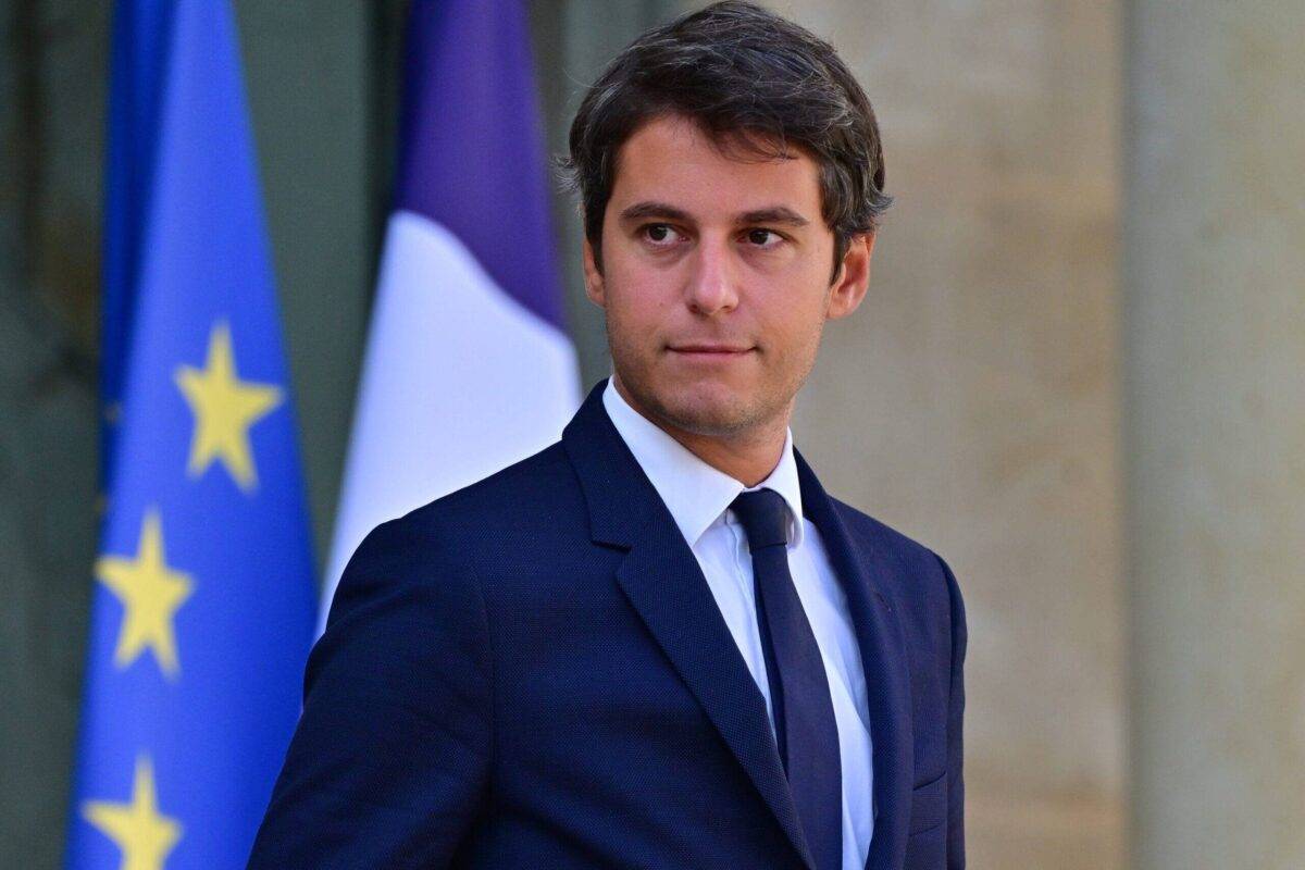 Ministro da Educação da França, Gabriel Attal, em Paris, 30 de agosto de 2023 [Christian Liewig/Corbis via Getty Images]
