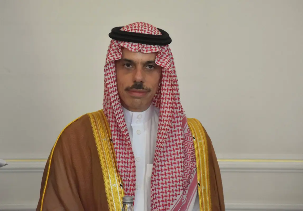 Ministro de Relações Exteriores da Arábia Saudita, Faisal bin Farhan al-Saud, durante coletiva de imprensa em Teerã, em 17 de junho de 2023 [Haydar Sahin/Agência Anadolu]
