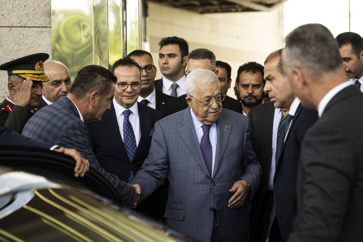 O presidente palestino, Mahmoud Abbas, chega ao Aeroporto Internacional de Esenboga antes de suas visitas oficiais em Ancara, Turquia, em 24 de julho de 2023 [Emin Sansar/Agência Anadolu]
  ( Emin Sansar - Anadolu Agency )