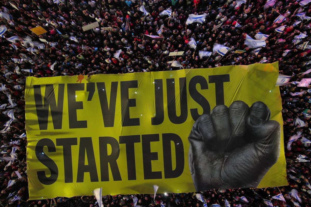Protesto israelense contra a reforma judicial do premiê Benjamin Netanyahu, em Tel Aviv, 5 de agosto de 2023 [Yair Palti/Agência Anadolu]
