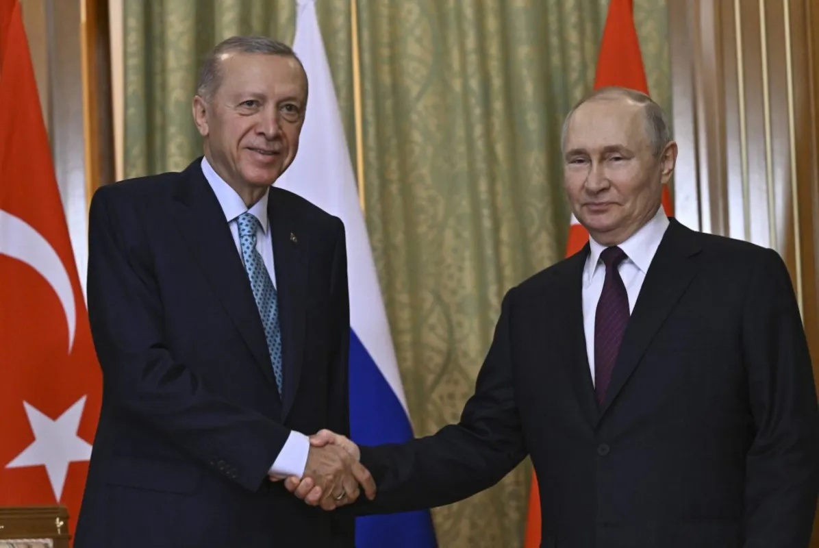 Presidente da Turquia, Recep Tayyip Erdogan, se encontra com seu homólogo russo, Vladimir Putin, em Sochi, na Rússia, em 4 de setembro de 2023 [Dogukan Keskinkiliç/Agência Anadolu]

