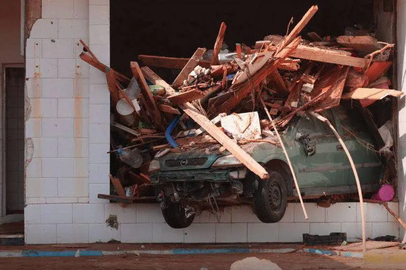 Devastação deixada pela Tempestade Daniel que atingiu a região de Derna, na Líbia, em 11 de setembro de 2023 [Reprodução/Agência Anadolu]
