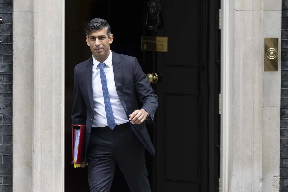 Primeiro-ministro do Reino Unido, Rishi Sunak, na sede do governo em Londres, 13 de setembro de 2023 [Rasid Necati Aslim/Agência Anadolu]
