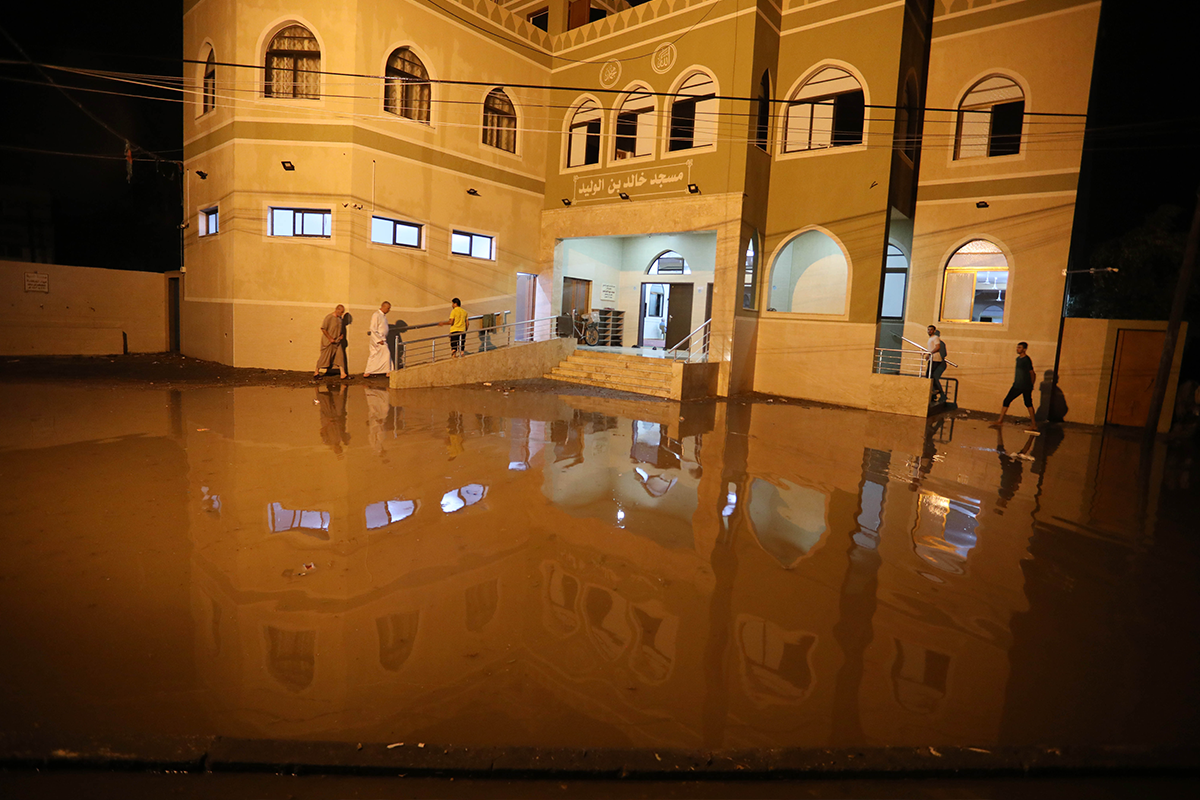 Ruas de Deir al Balah sofre com inundações, na Faixa de Gaza, em 13 de setembro de 2023 [Ashraf Amra/Agência Anadolu]
