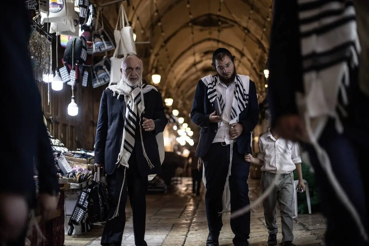 Colonos extremistas invadem a Mesquita de Al-Aqsa durante o Ano Novo Judaico (Rosh Hashanah), na Cidade Velha de Jerusalém, em 17 de setembro de 2023 [Mostafa Alkharouf/Agência Anadolu]
