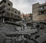 Ataque israelense mata dezenas em mercado de Jabalia, em Gaza, em 9 de outubro de 2023 [Motasem A. Dalloul/MEMO]