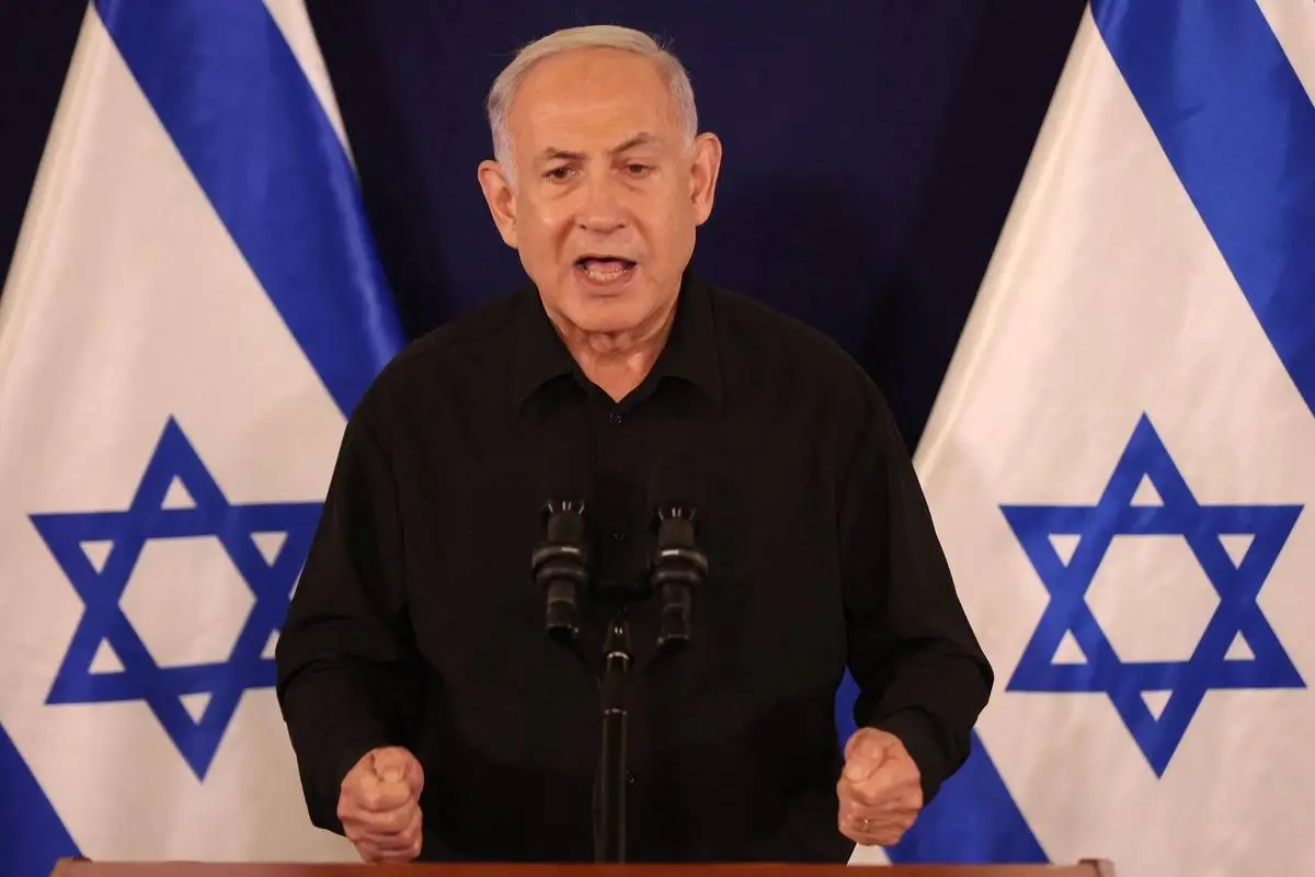 O primeiro-ministro israelense, Benjamin Netanyahu, em Tel Aviv, em 28 de outubro de 2023 [Abir Sultan/POOL/AFP via Getty Images]
