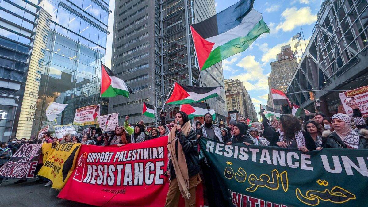 Ato em Nova York defende apoio às resistência palestina, nos Estados Unidos, em 18 de dezembro de 2023 [Selçuk Acar/Agência Anadolu]