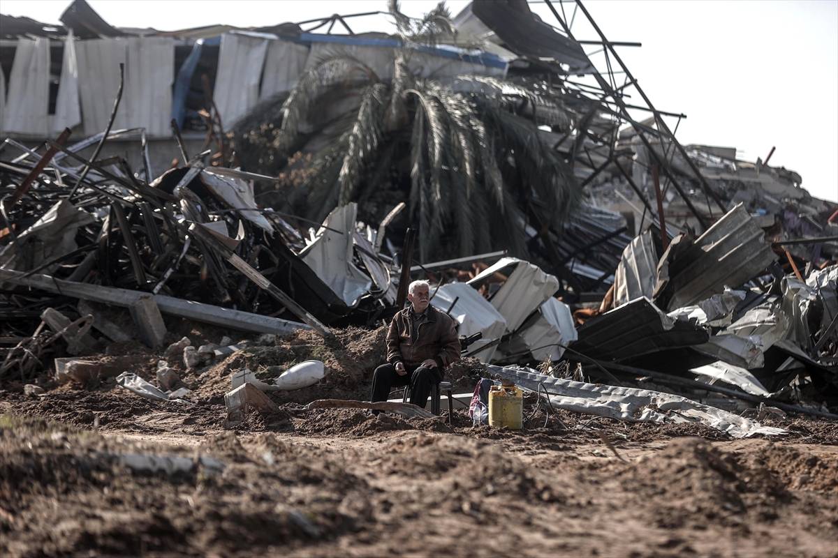 Vista da demolição do campo de refugiados de Al-Maghazi depois que as forças israelenses se retiraram da área de Deir Al Balah,Gazaem 16 de janeiro de 2024.
[Ali Jadalla/Agência Anadolu]