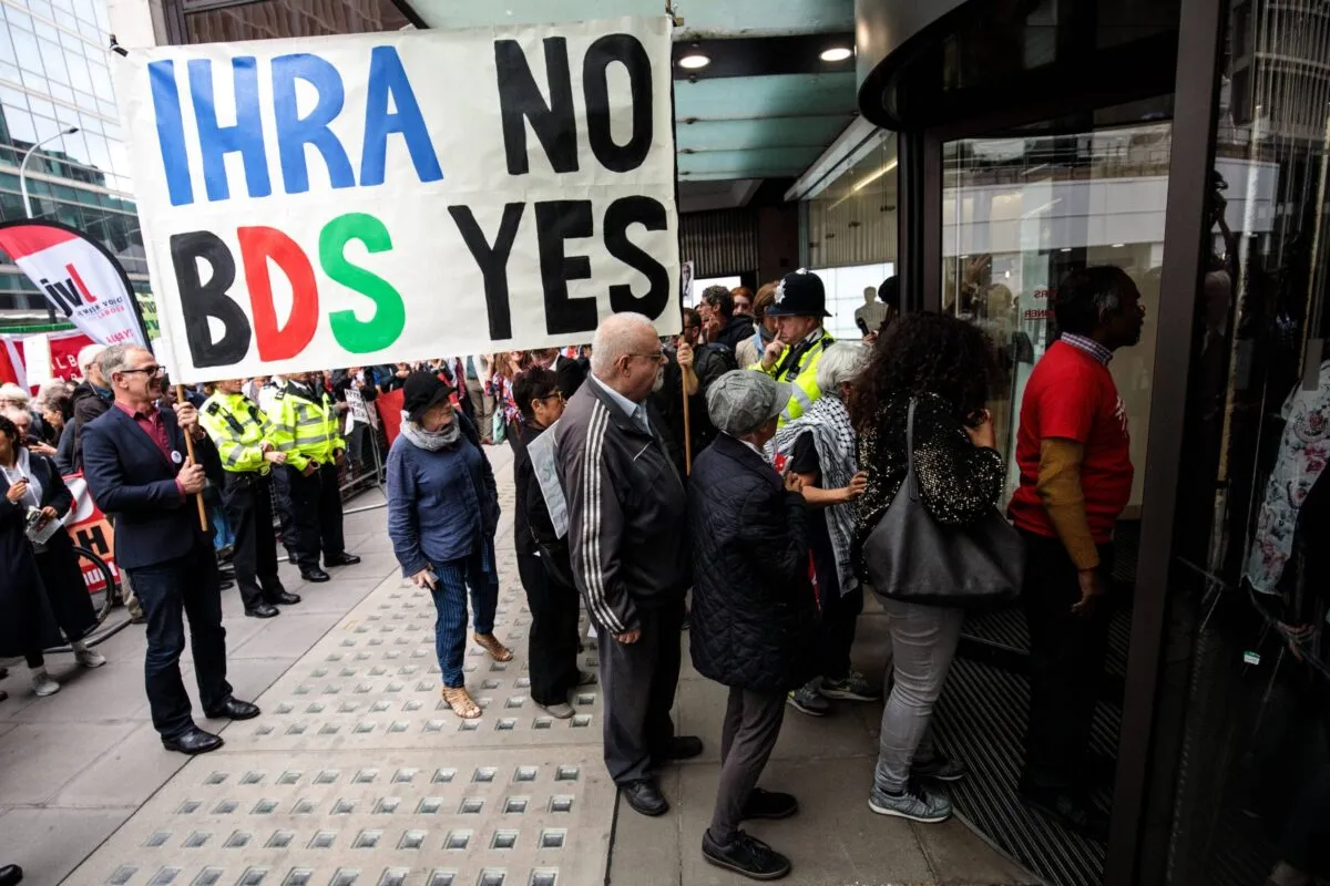 Protesto em frente à sede do Partido Trabalhista britânico, em Londres, 4 de setembro de 2018 [Jack Taylor/Getty Images]
