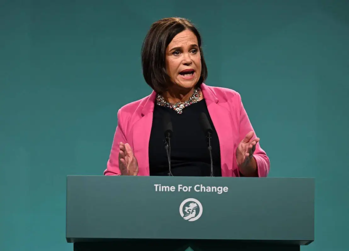 Mary Lou McDonald, líder do partido irlandês Sinn Fein, em Athlone, Irlanda, 11 de novembro de 2023 [Charles McQuillan/Getty Images]
