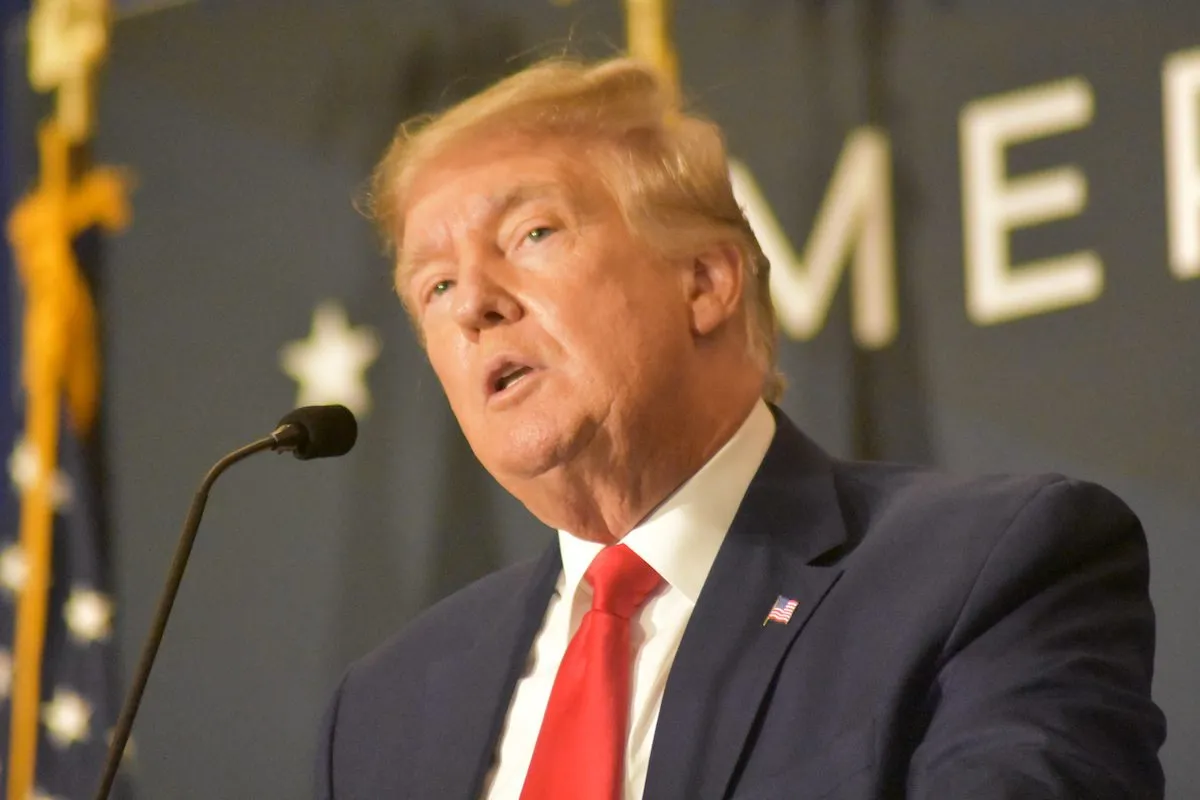 Ex-presidente dos Estados Unidos, Donald Trump, discursa no evento America First (América em Primeiro Lugar), realizado pelo instituto homônimo em Washington, em 26 de julho de 2022 [Kyle Mazza/Agência Anadolu]
