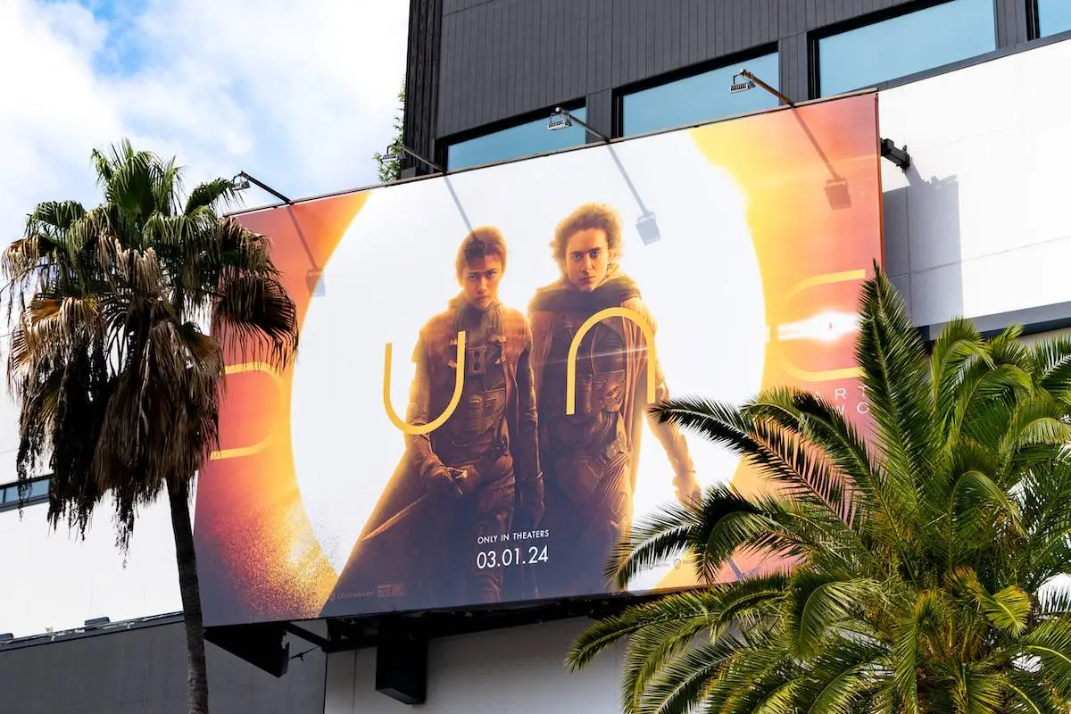 Vista geral da campanha do arranha-céu Duna: Parte Dois, em Hollywood & Highland, em 27 de fevereiro de 2024, em Hollywood, Califórnia [AaronP/Bauer-Griffin/GC Images]
