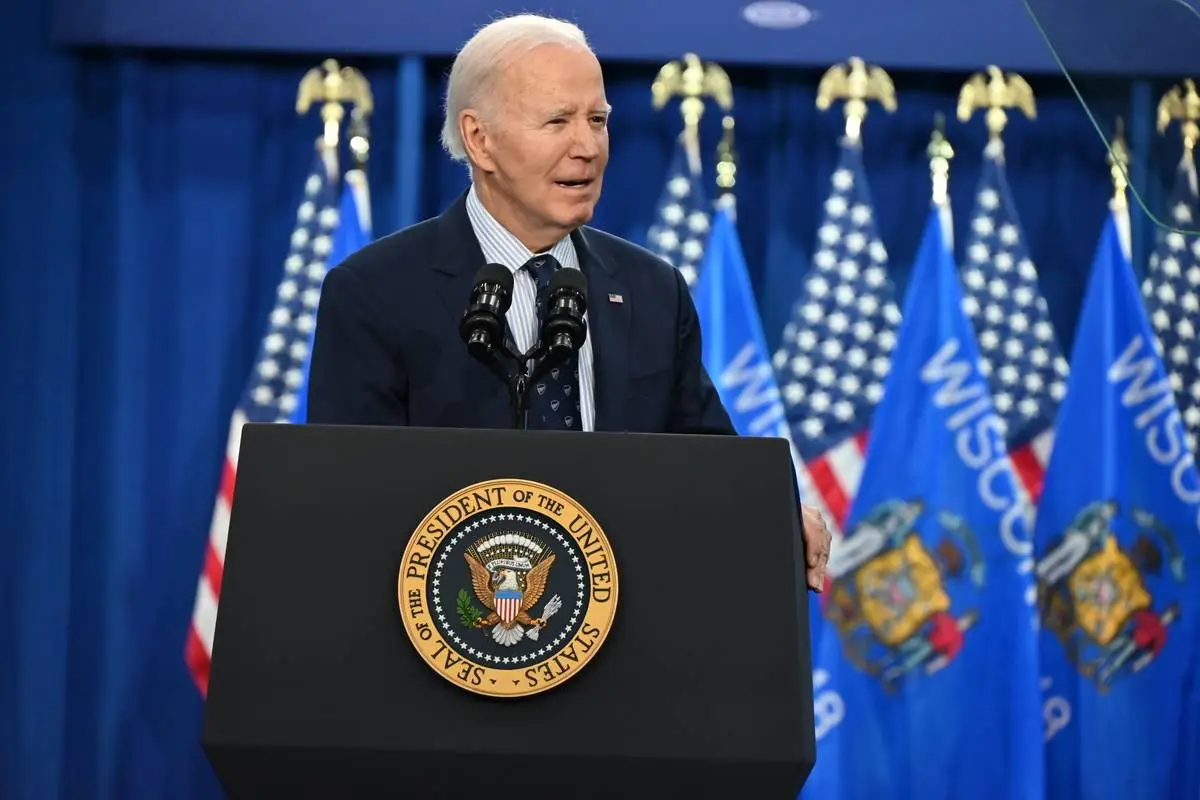 O presidente dos Estados Unidos, Joe Biden, faz um discurso no Madison College em Madison, Wisconsin, Estados Unidos, em 8 de abril de 2024 [Kyle Mazza/Agência Anadolu]
