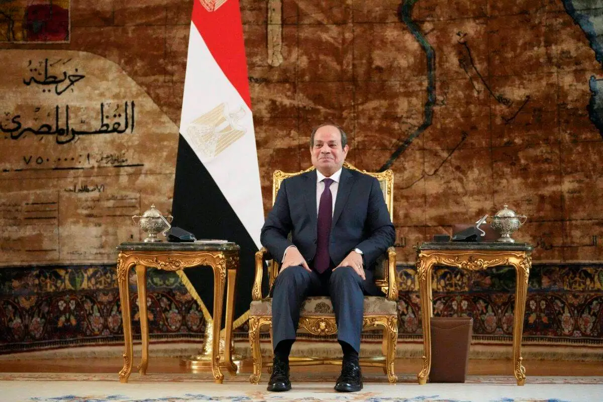 Presidente do Egito, Abdel Fattah el-Sisi, no Cairo, em 6 de fevereiro de 2024 [Mark Schiefelbein/AFP via Getty Images]
