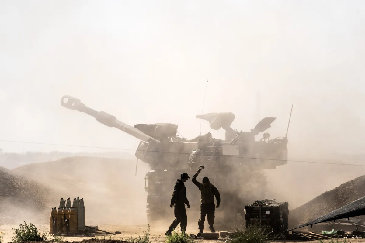 Tropas de artilharia israelenses estacionadas na fronteira de Rafah lançam ataque ao sul da Faixa de Gaza, em Israel, em 08 de maio de 2024. [Mostafa Alkharouf/ Agência Anadolu]