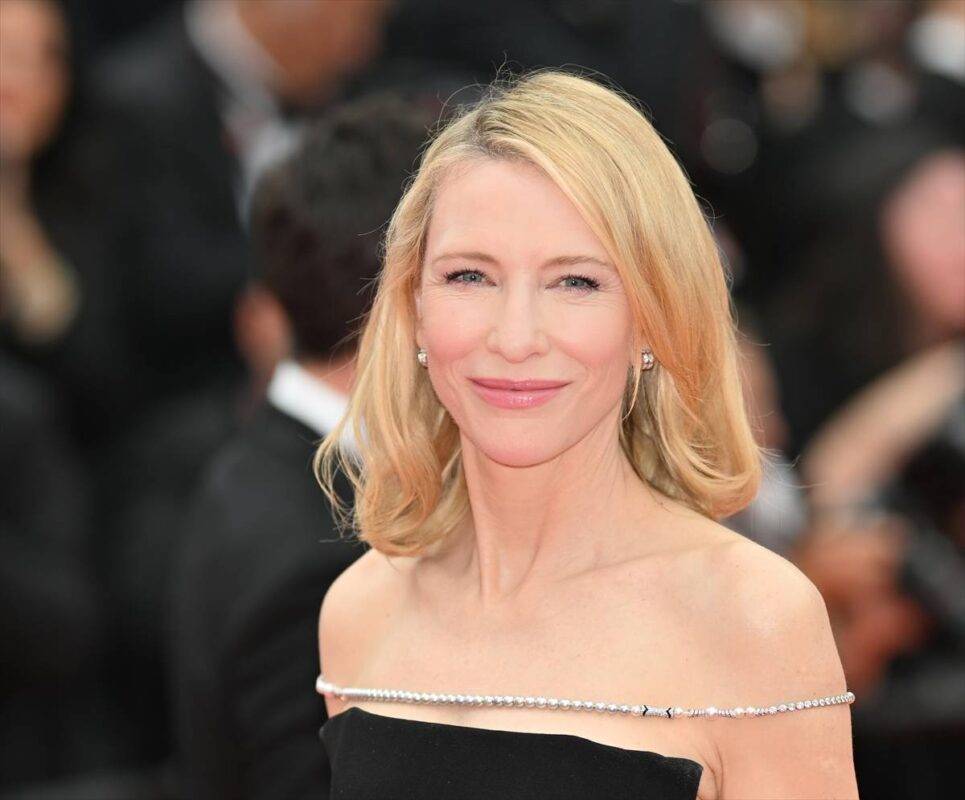 Atriz e produtora Cate Blanchett no tapete vermelho do 77° Festival de Cinema de Cannes, na França, em 20 de maio de 2024 [Mustafa Yalçin/Agência Anadolu]
