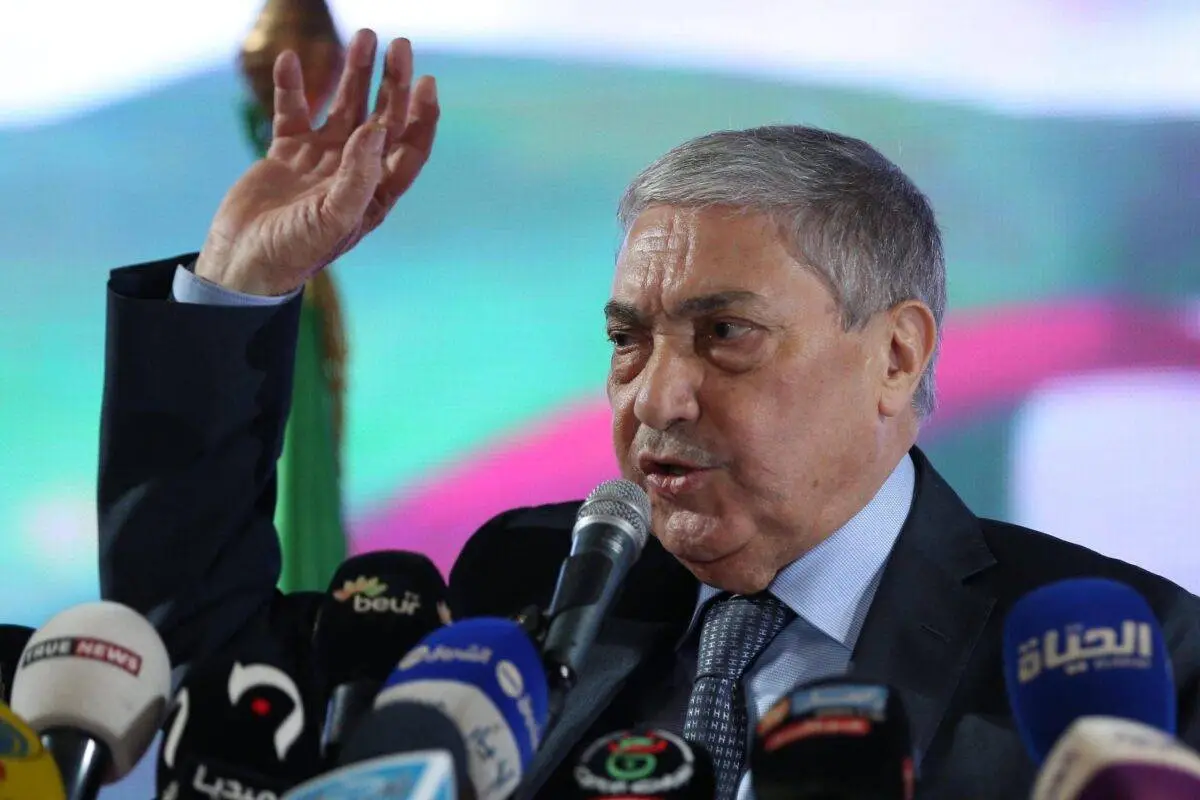 Ali Benflis, ex-primeiro-ministro e candidato à presidência, durante sua campanha eleitoral em Argel, Argélia, em 08 de dezembro de 2019 [Billal Bensalem/NurPhoto via Getty Images]