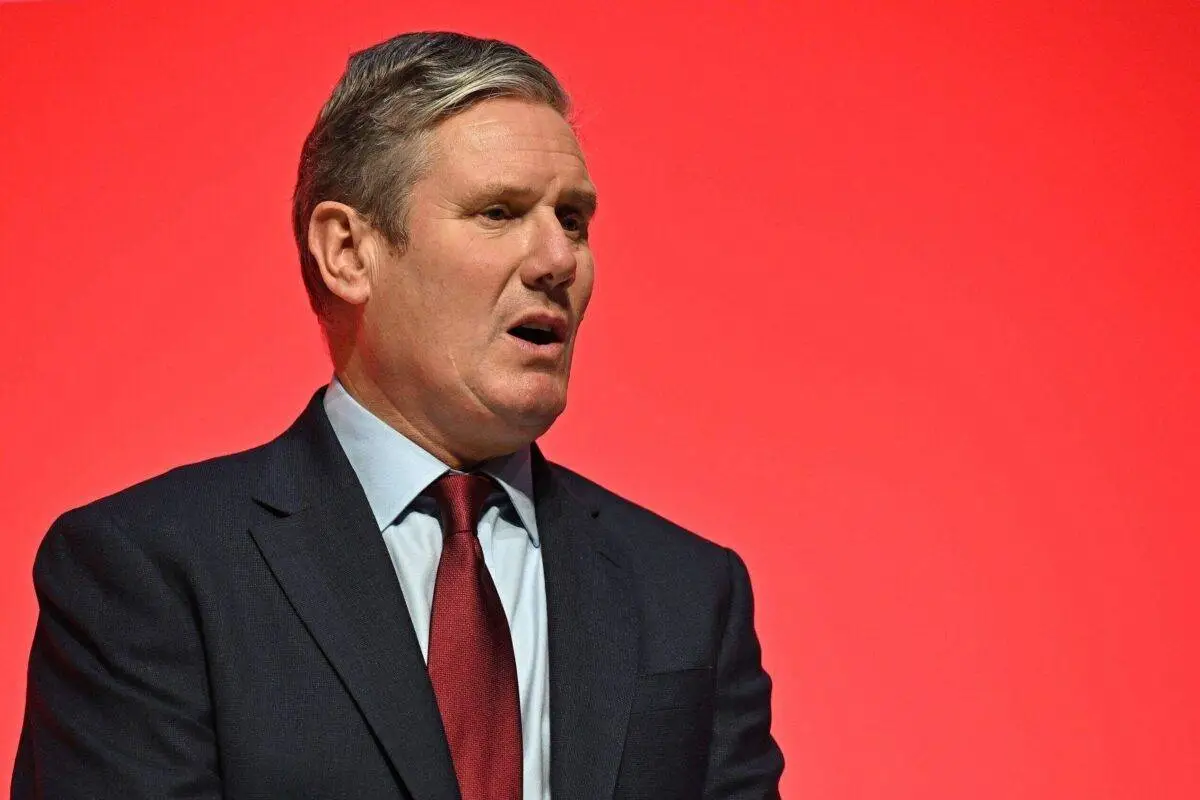 Líder da oposição britânica, Keir Starmer, em Liverpool, Inglaterra, 11 de outubro de 2023 [Paul Ellis/AFP via Getty Images]
