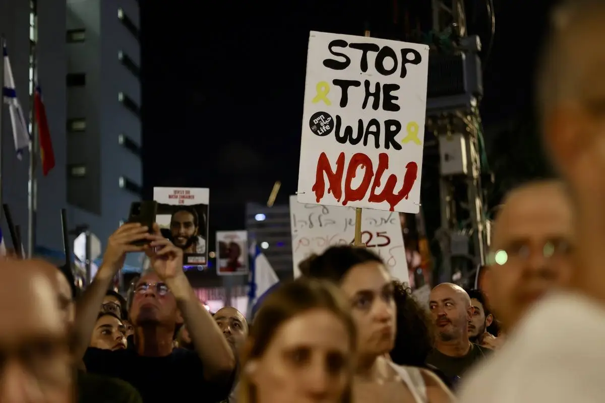 Israelenses pedem renúncia do primeiro-ministro Benjamin Netanyahu em Tel Aviv, 25 de maio de 2024 [Mostafa Alkharouf/Agência Anadolu]
