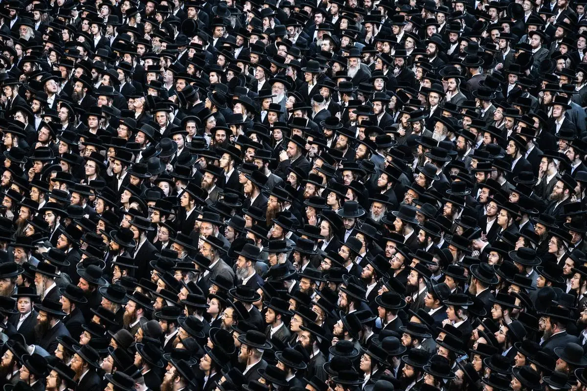 Judeus ortodoxos protestam contra o serviço obrigatório ao exército israelense, em Jerusalém ocupada, 30 de junho de 2024 [Mostafa Alkharouf/Agência Anadolu]
