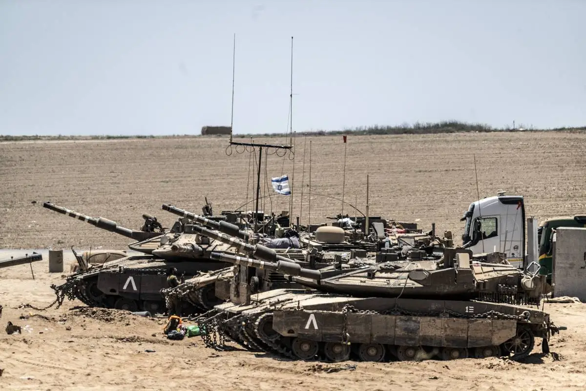Tanques, veículos blindados e jipes militares do exército israelense são vistos em áreas próximas à linha de fronteira entre Israel e a Faixa de Gaza, enquanto os ataques de Israel à Faixa de Gaza, que começaram em 7 de outubro, continuam ininterruptamente em Israel, em 09 de julho de 2024 [Mostafa Alkharouf/Anadolu Agency]
