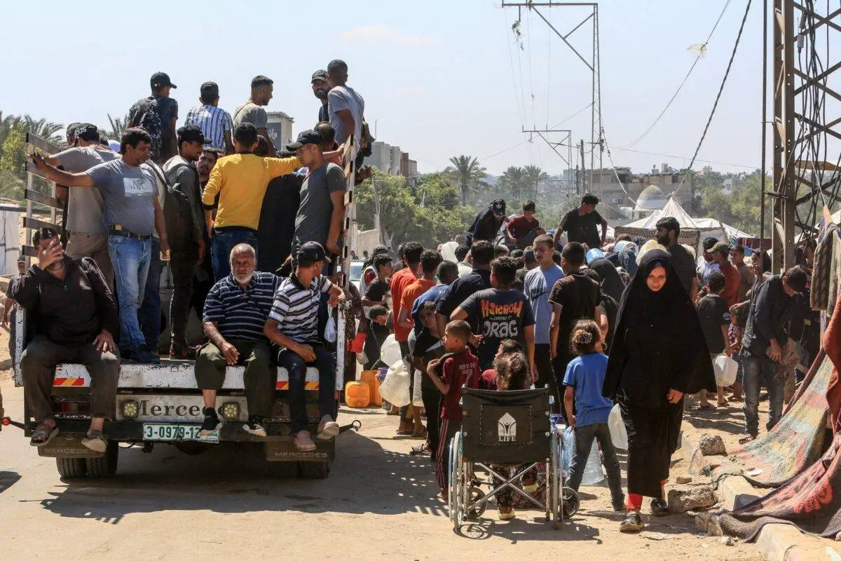 Palestinos deslocados na cidade de Deir al-Balah, na Faixa de Gaza, 16 de maio de 2024 [Rahim Khatib/Anadolu via Getty Images]
