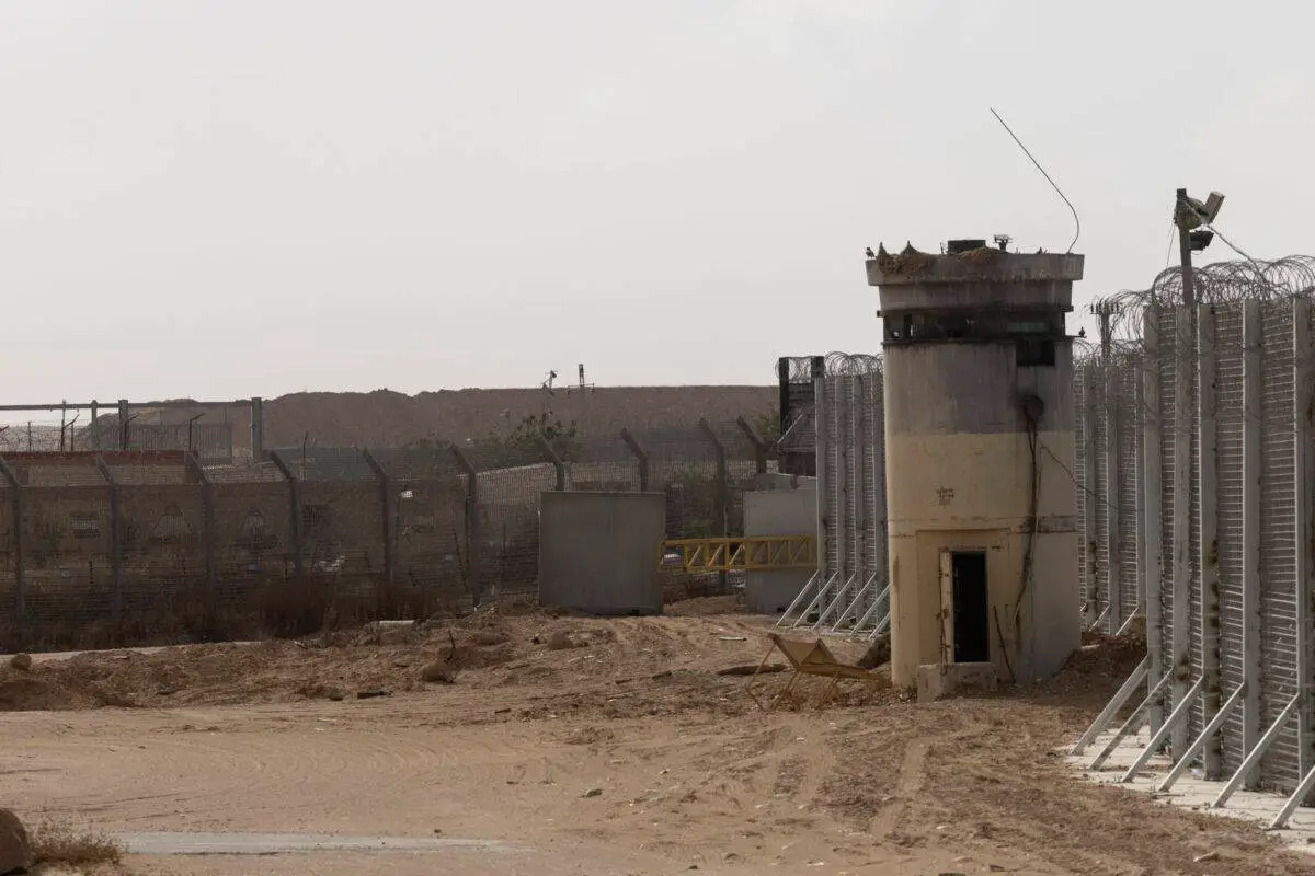 Vista da fronteira entre Israel e Egito a partir do posto de controle Kerem Shalom em 25 de maio de 2024 [Amir Levy/Getty Images]
