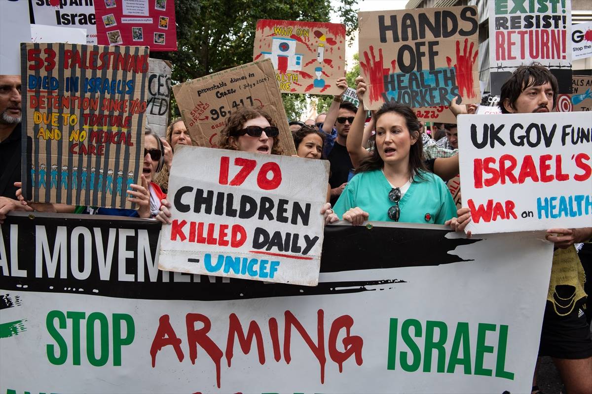 Protesto pró-Palestina no centro de Londres, no Reino Unido, em 3 de agosto de 2024 [Thomas Krych/Agência Anadolu]
