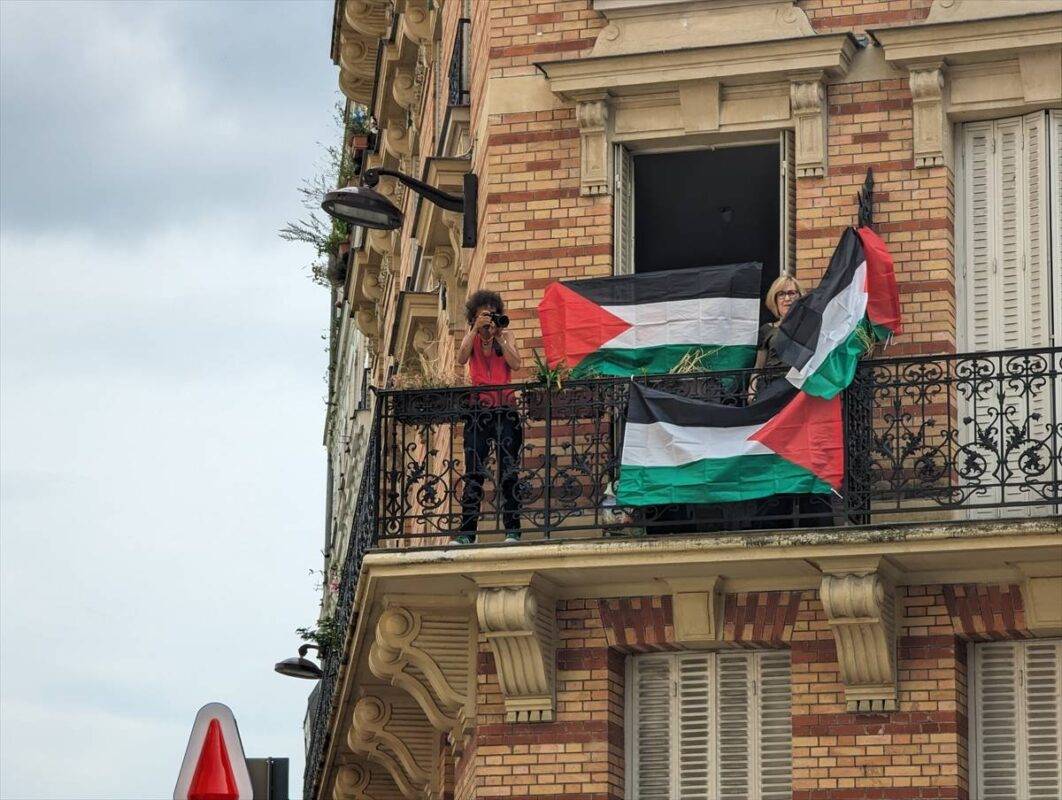 Manifestação pró-Palestina durante evento de ciclismo de rua nos Jogos Olímpicos de Paris, em 3 de agosto de 2024 [Luc Auffret/Agência Anadolu]

