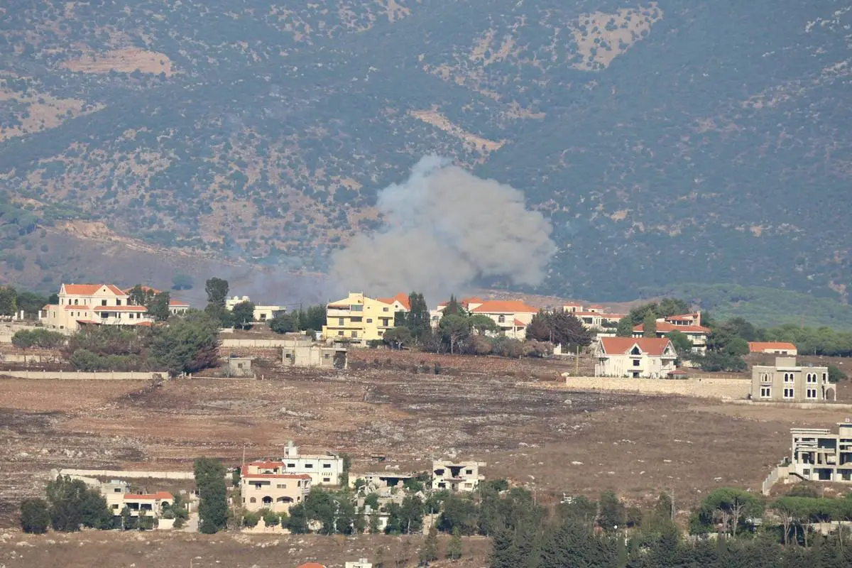 Bombardeios israelenses na aldeia de Kfar Hammam, no sul do Líbano, em 9 de agosto de 2024 [Ramiz Dallah/Agência Anadolu]
