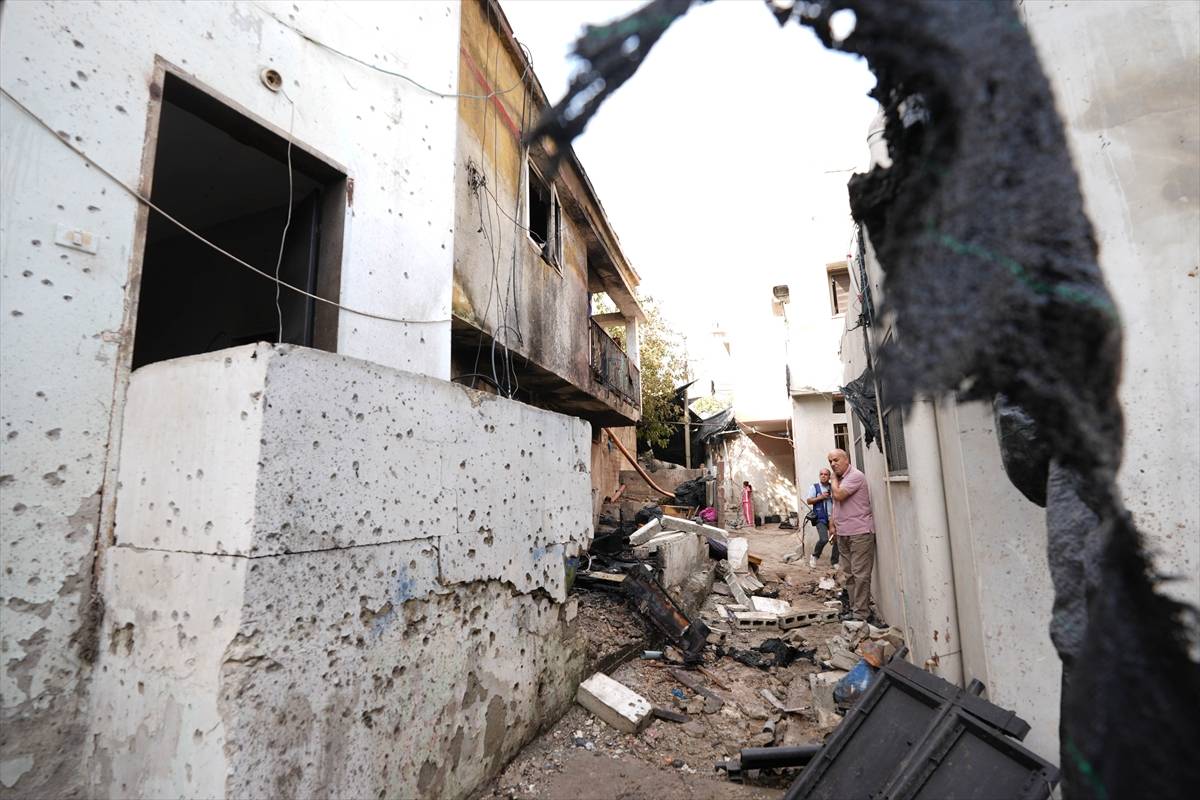 Danos causados por ataques israelenses ao campo de refugiados de Nour Shams, na região de Tulkarem, na Cisjordânia ocupada, em 27 de agosto de 2024 [Issam Rimawi/Agência Anadolu]

