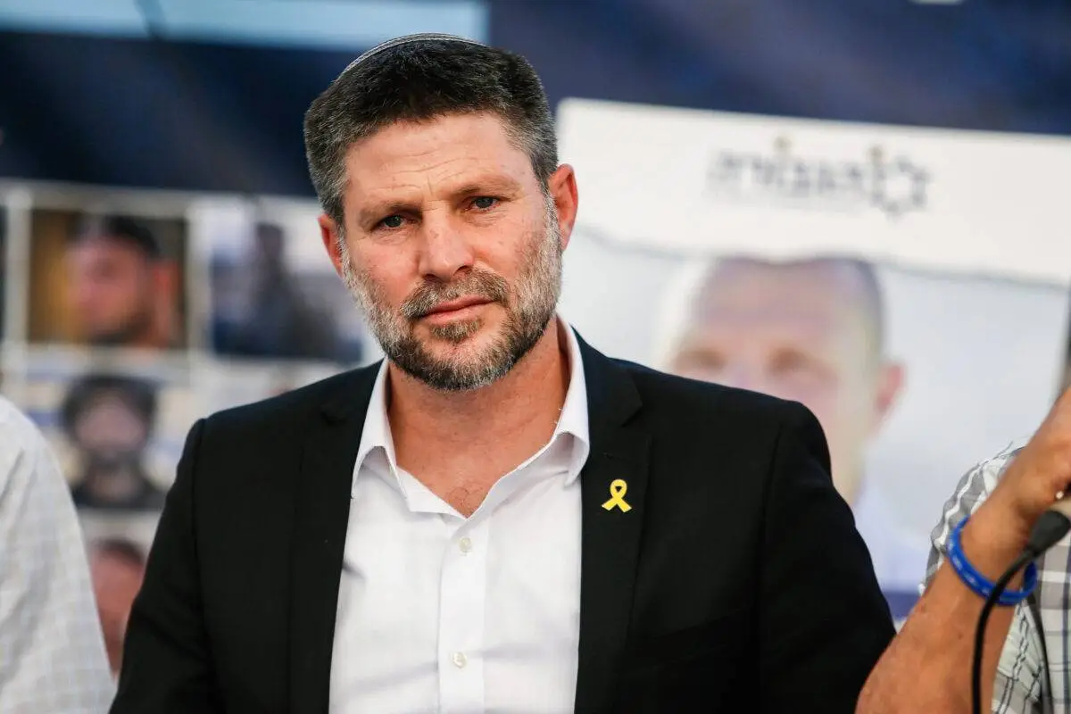 Ministro das Finanças de Israel, Bezalel Smotrich, discursa no parlamento israelense (Knesset), em Jerusalém ocupada, em 3 de junho de 2024 [Saeed Qaq/SOPA Images/LightRocket via Getty Images]
